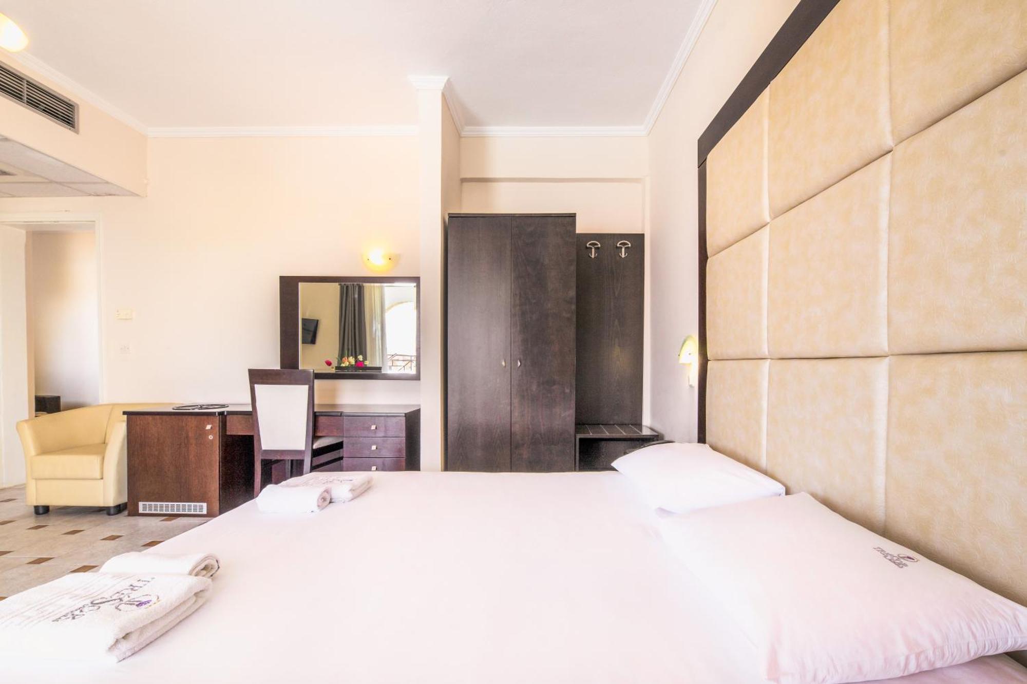 Tresor Sousouras Hotel Hanioti Exterior foto
